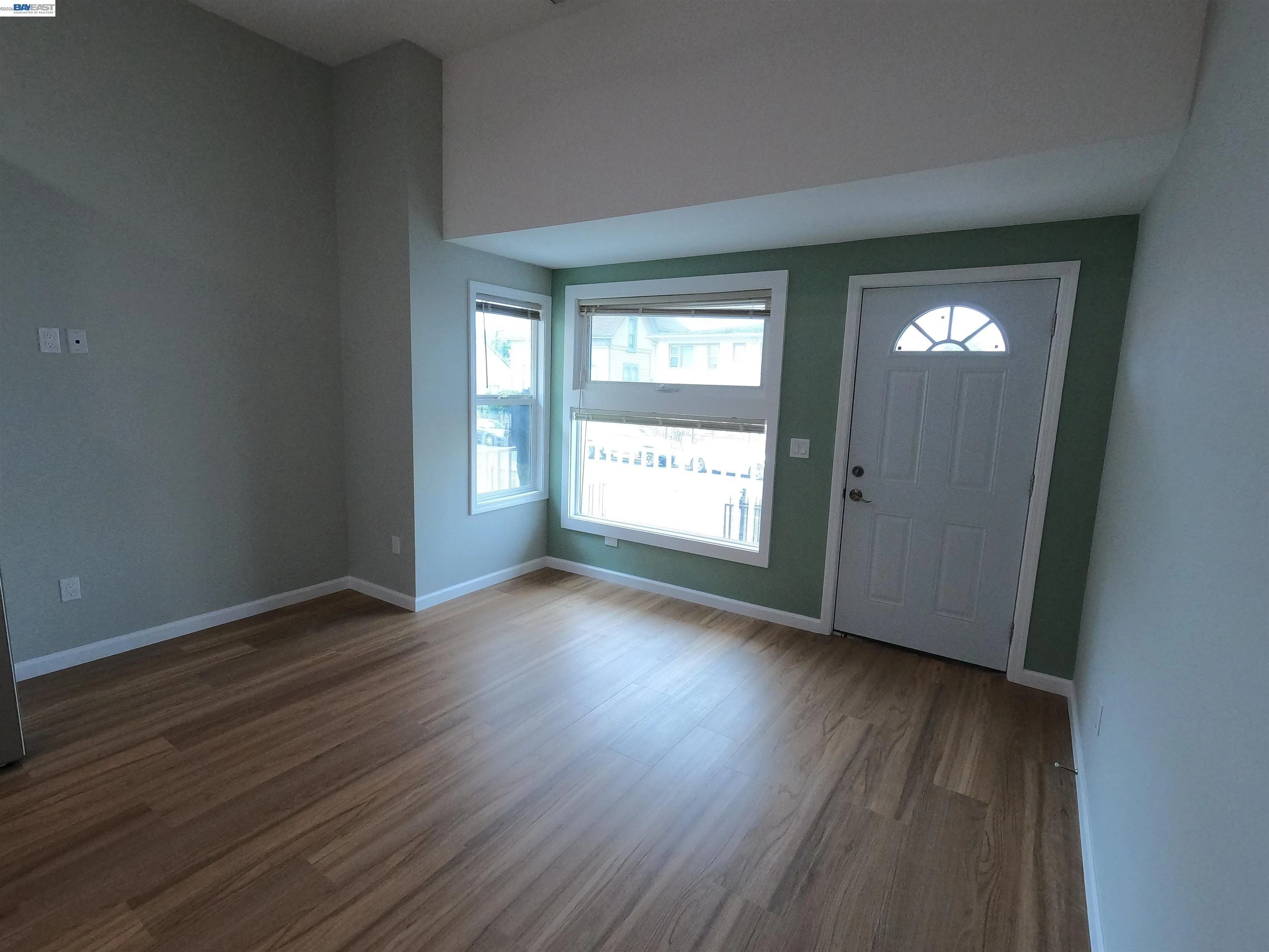 720 Foothill Blvd photo 3