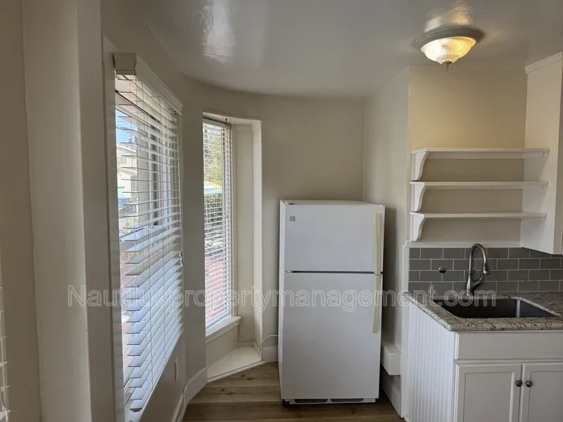 202 Cherry Avenue photo 5