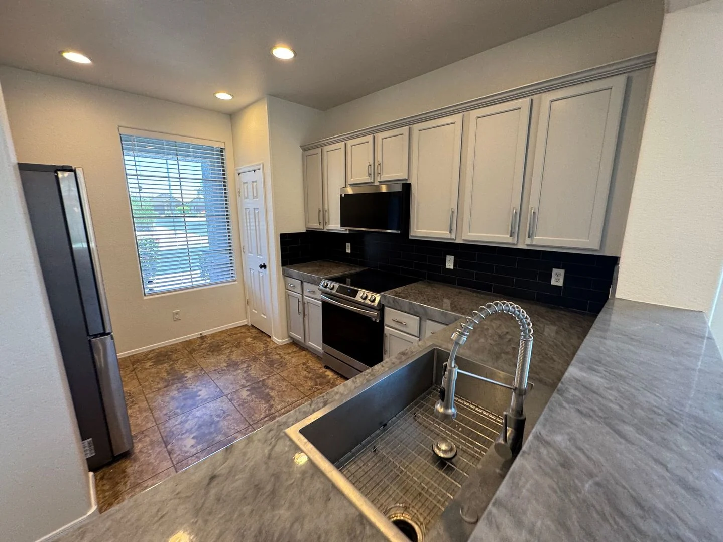 4133 E Cherry Hills Dr Chandler, AZ 85249 photo 5