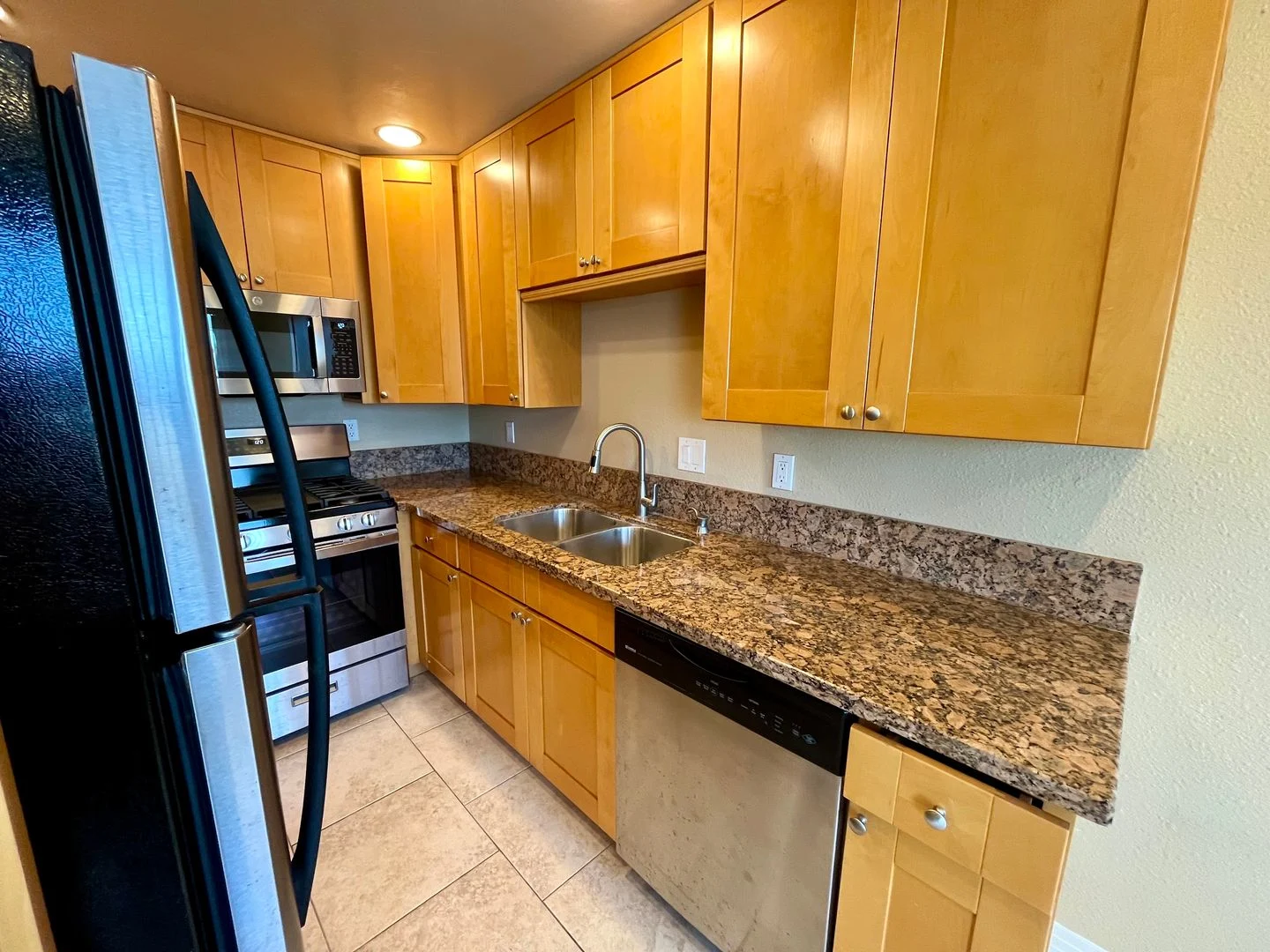2174 Montgomery Ave unit 2174-A photo 3