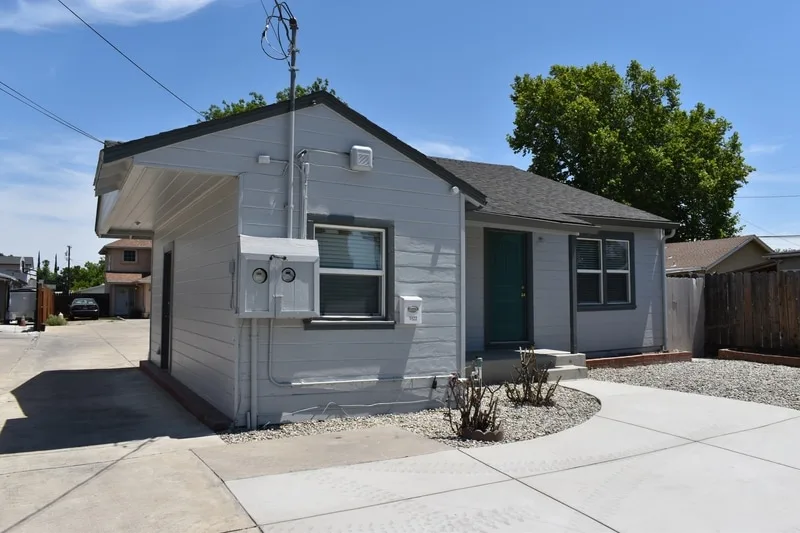 1720 Bessie Avenue photo 4