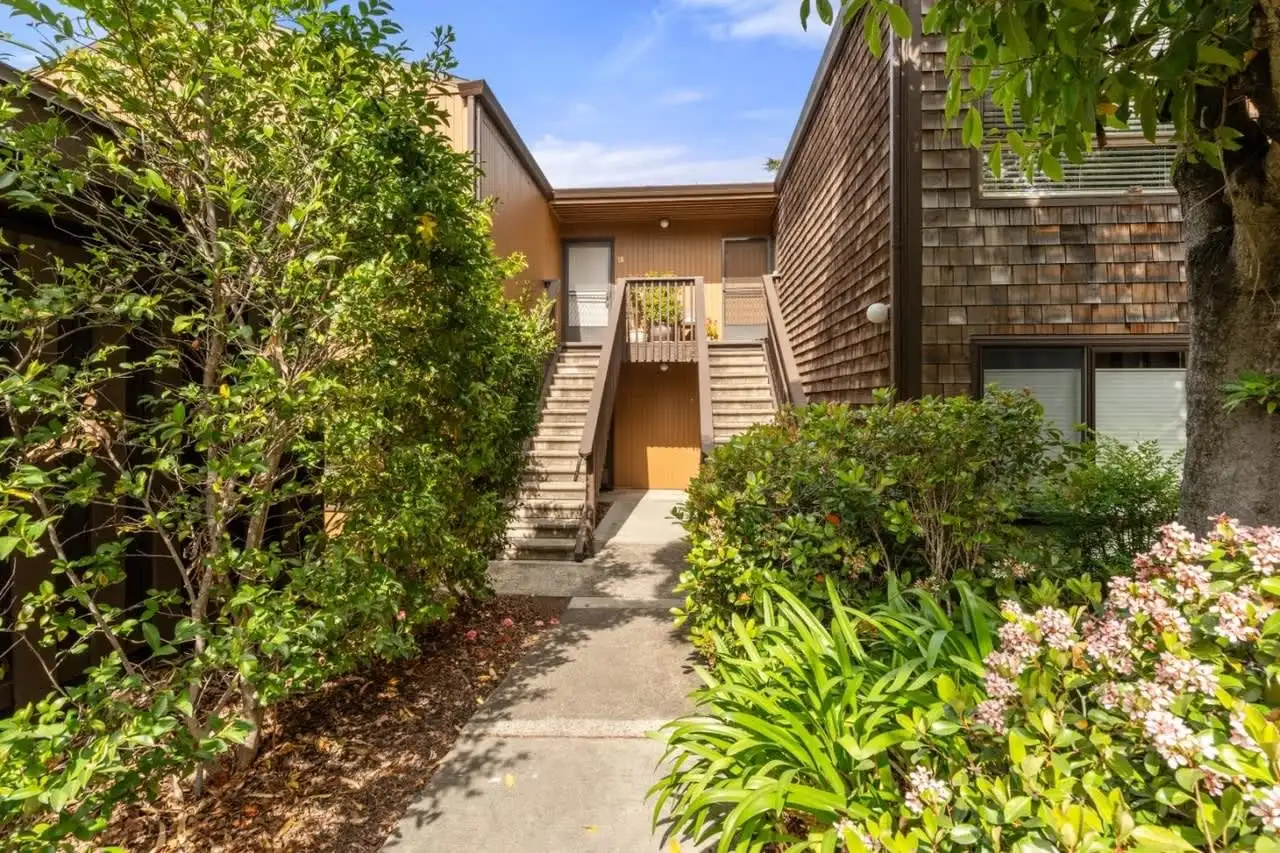 2bd 2ba In The Heart Of Stanford * , This Spacious And Light-filled Co