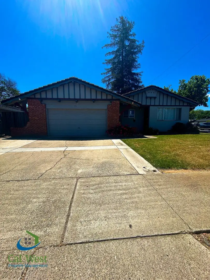 790 Welburn Ave Gilroy, CA 95020 photo 2