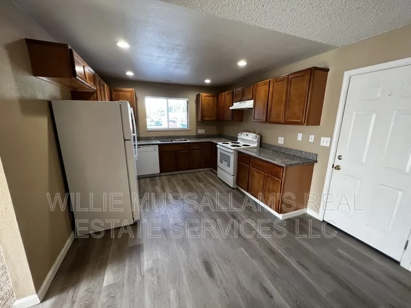 1625 Court Dr Tracy, CA 95376 photo 2