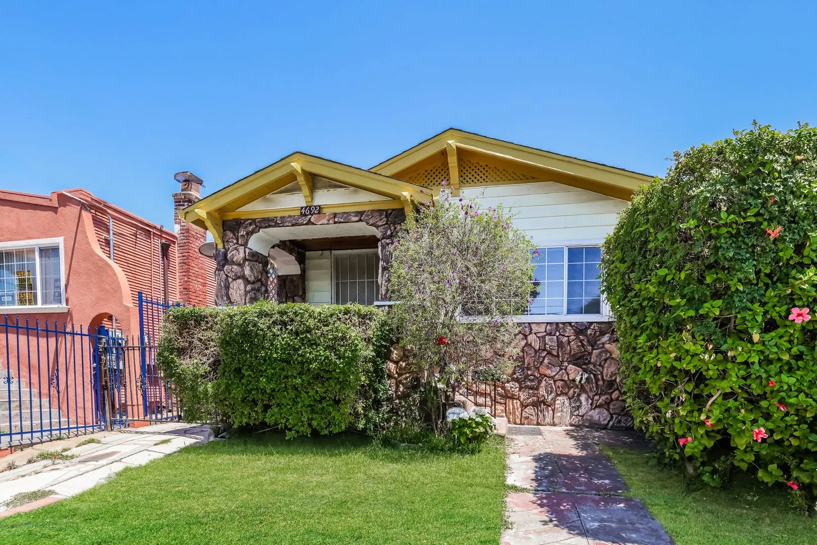 2BR/1BA Single Family House on Congress Ave · Oakland photo 2