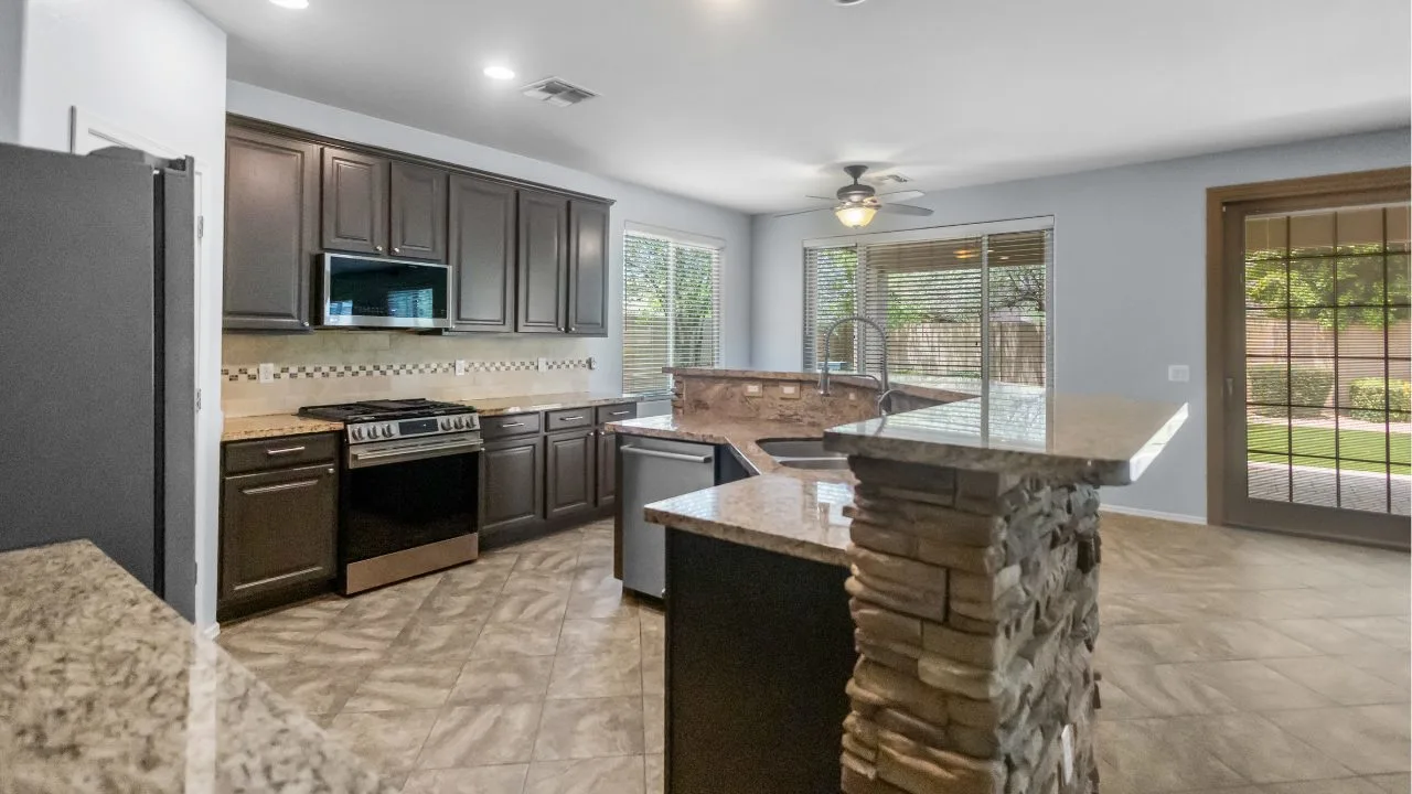 8352 W Molly Ln photo 3