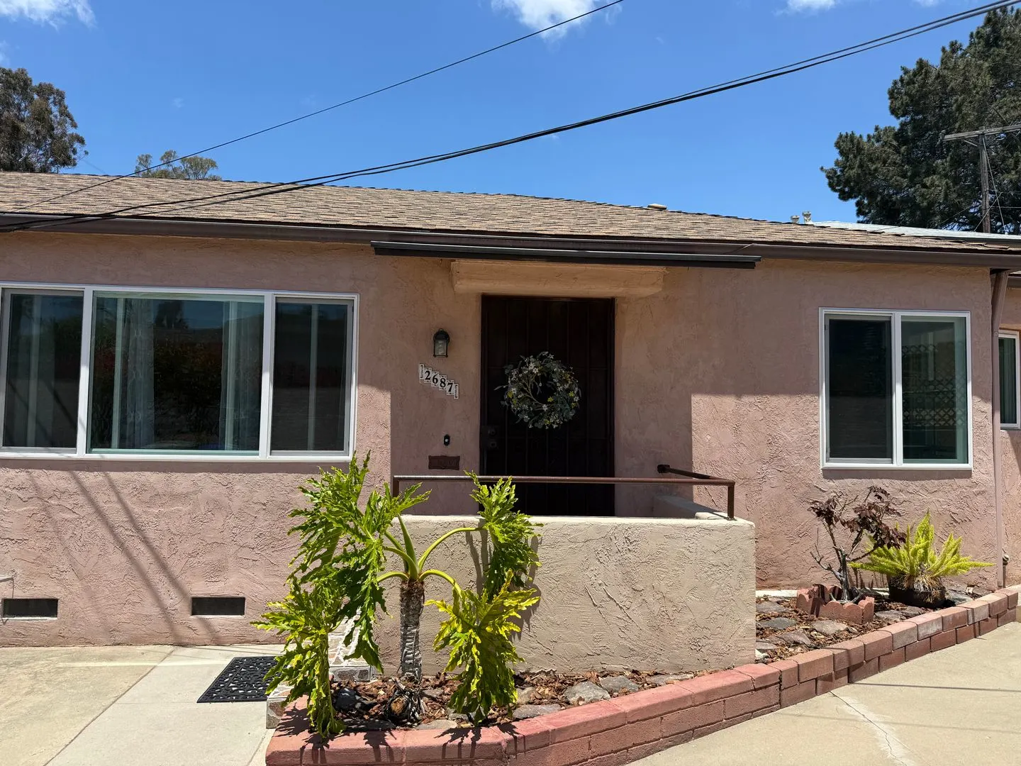 Great Tucked Away Location In Bankers Hill! Cozy Two Bedroom! Shared Outdoor Space! photo 3