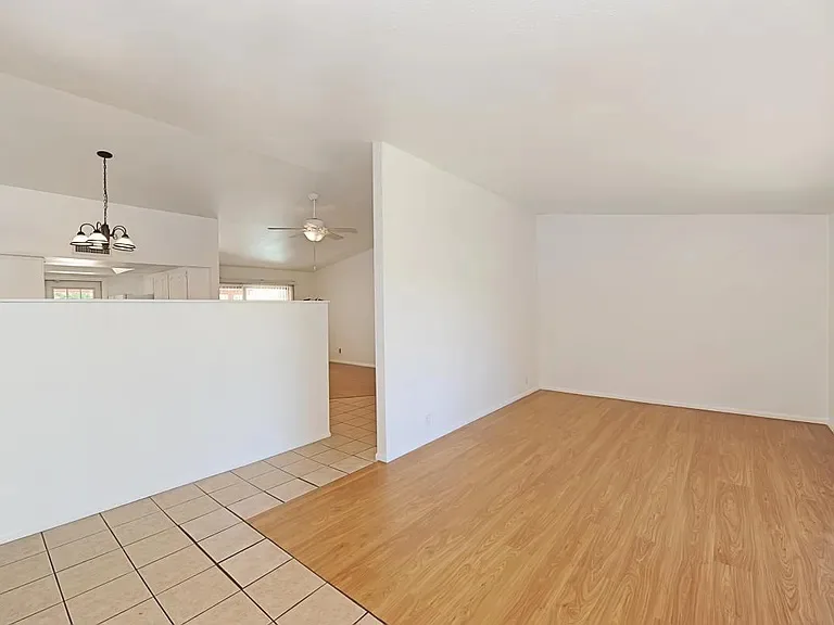 2604 S Cottonwood Dr photo 3