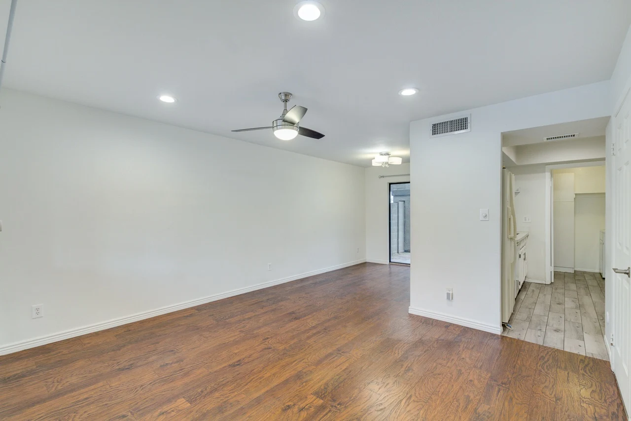 1440 West La Jolla Drive photo 3