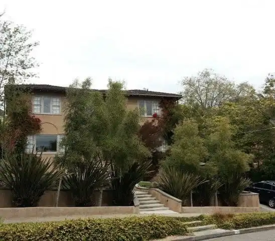 1056 Ardmore Avenue photo 3