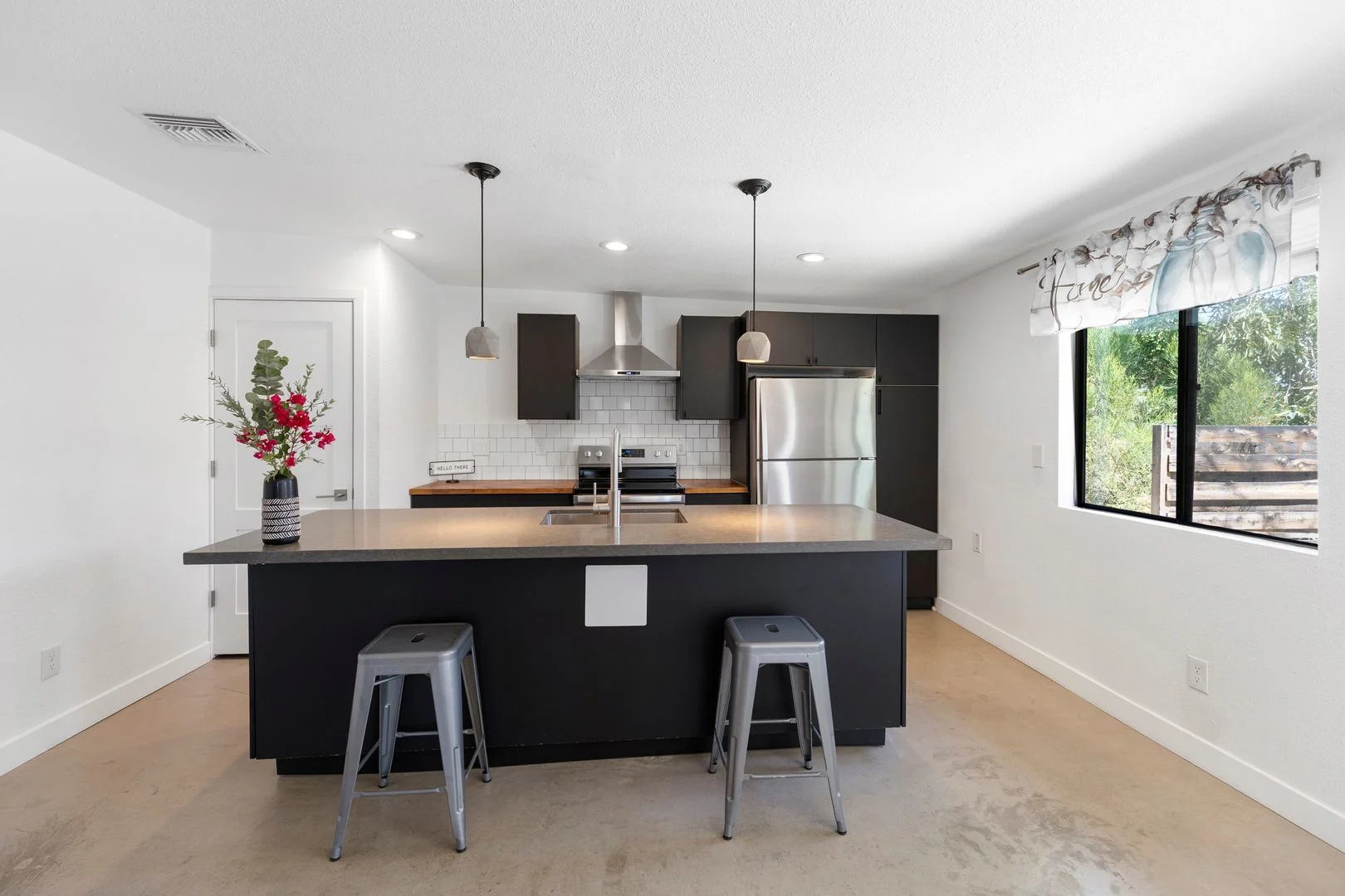 934 W Parkway Blvd Tempe, AZ 85281 photo 3