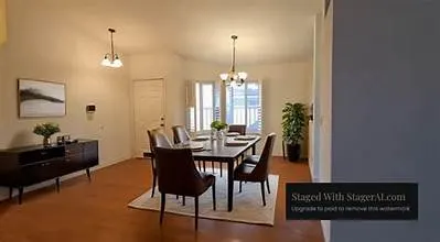 2912 Honeynut St photo 3
