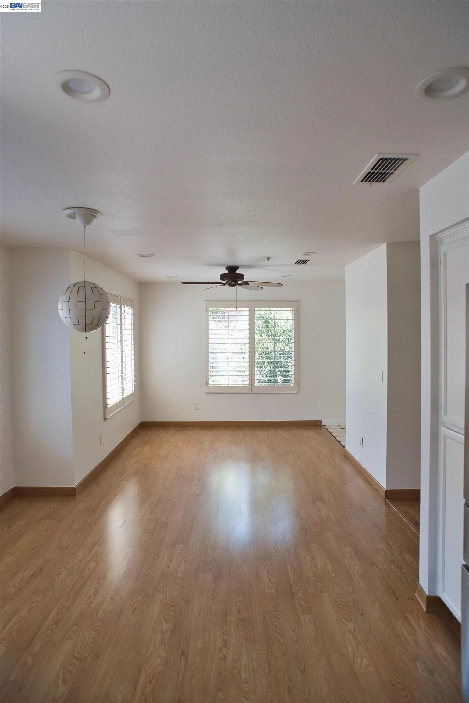 2009 Swan St photo 5