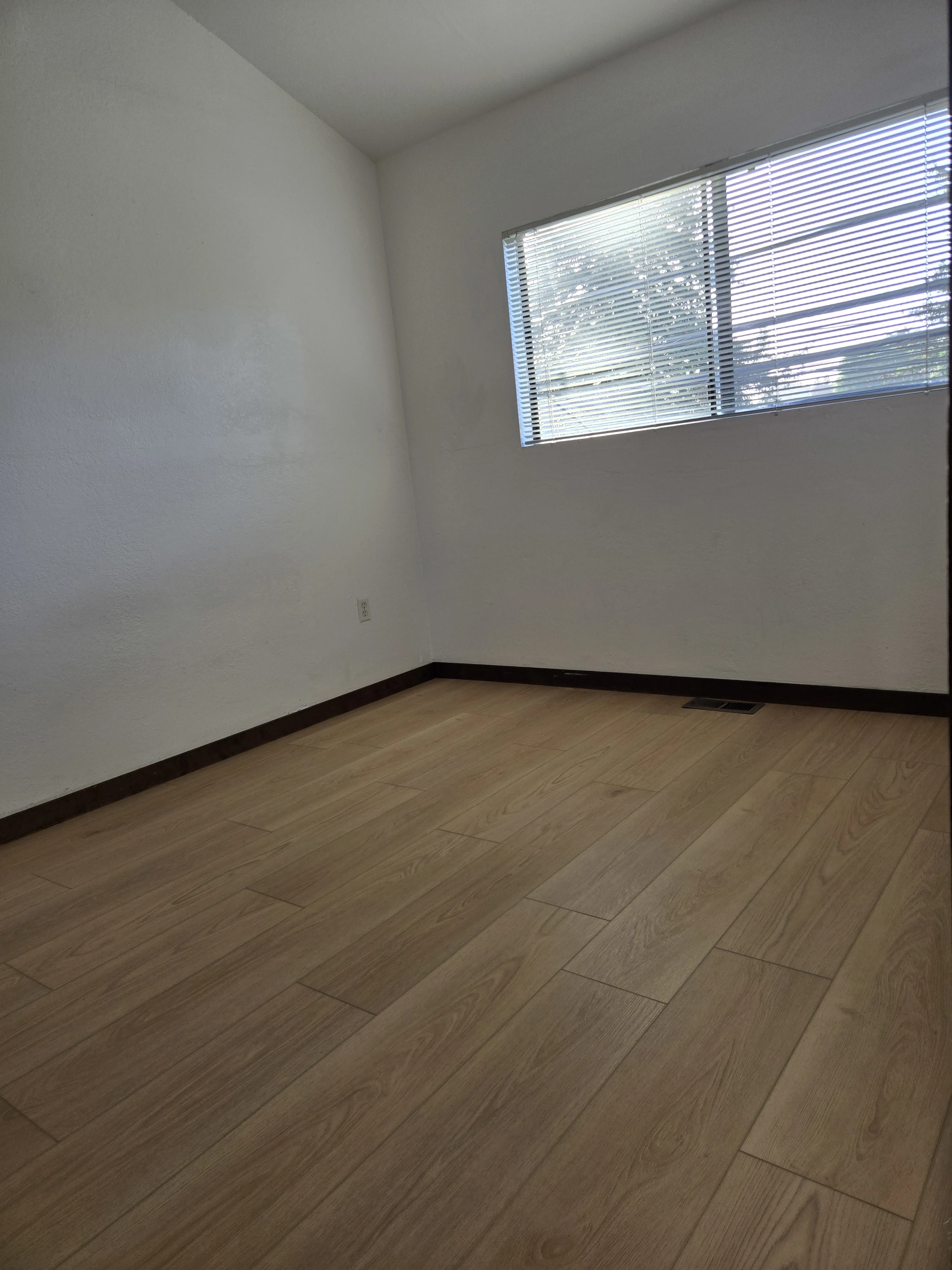 1BR/1BA Single Family House on 5th Ave · Oakland photo 2