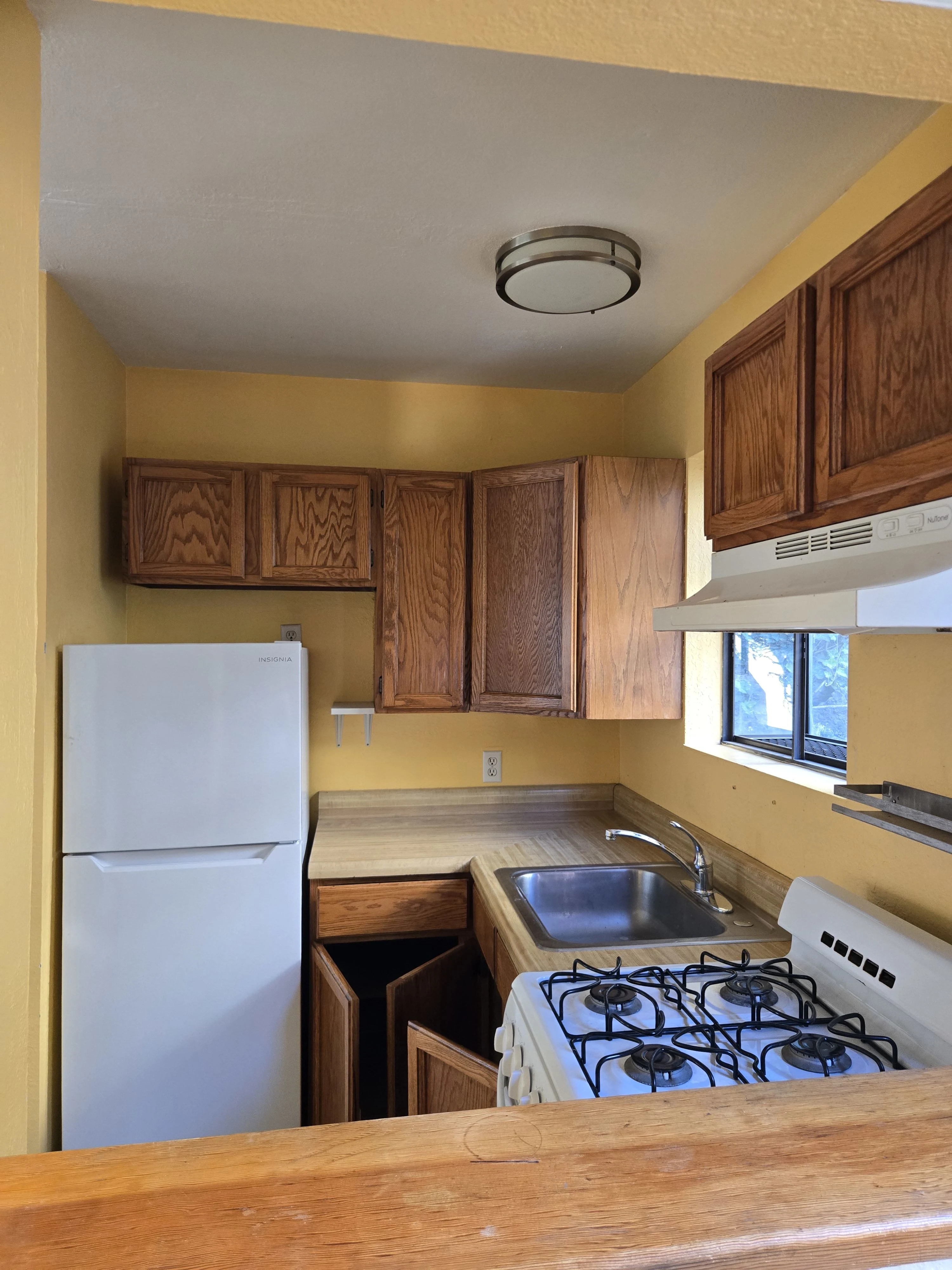 1BR/1BA Single Family House on 5th Ave · Oakland photo 4