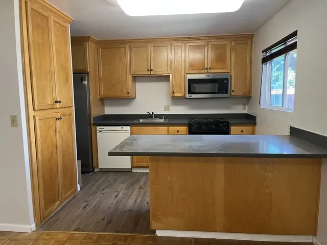 42854 Parkwood Street photo 5
