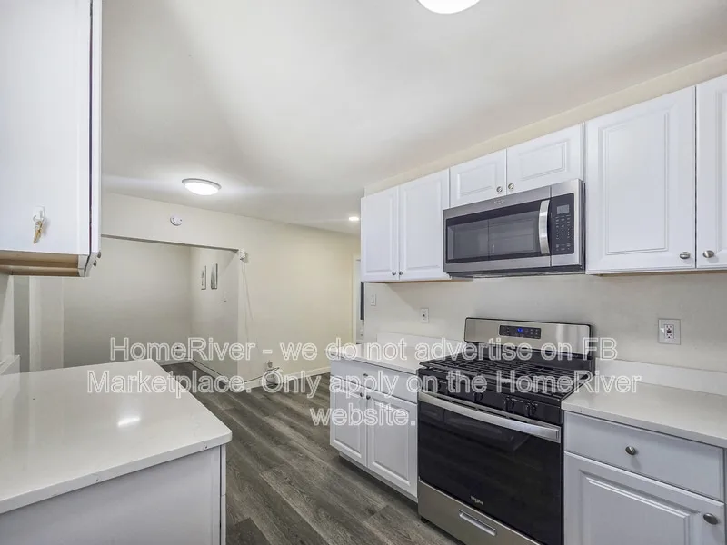 1339 E Glenrosa Ave photo 3