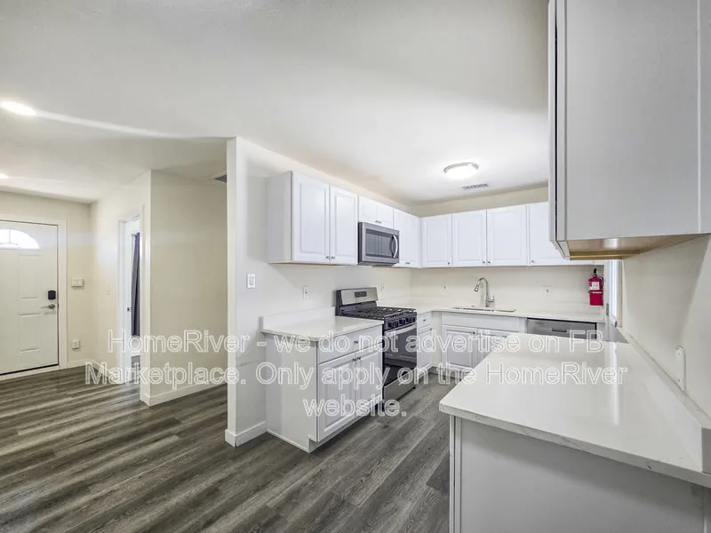 1339 E Glenrosa Ave photo 2