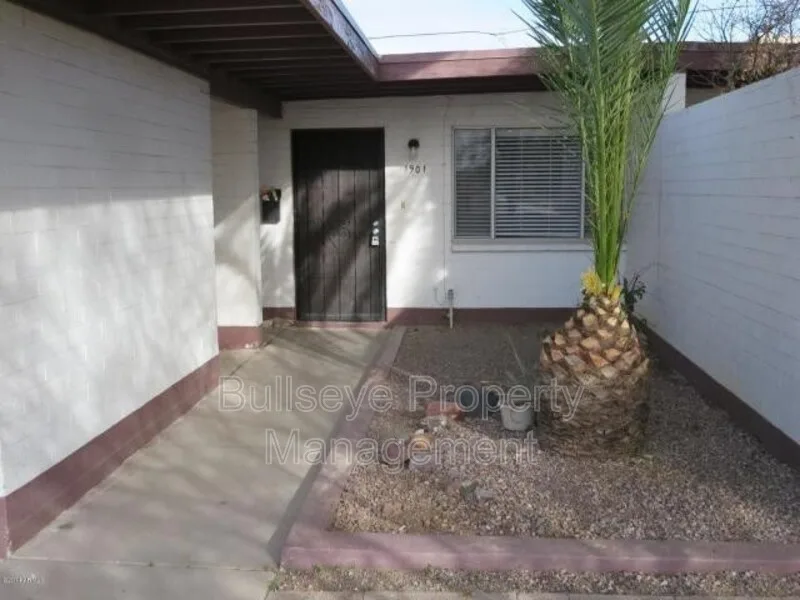 1901 S Farmer Ave Tempe, AZ 85281 photo 4