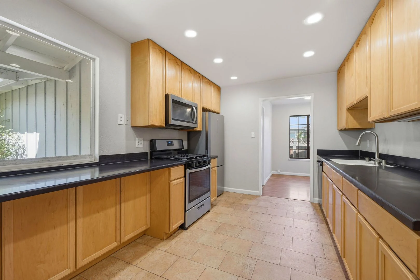 1835 Sandalwood Dr Concord, CA 94519 photo 4