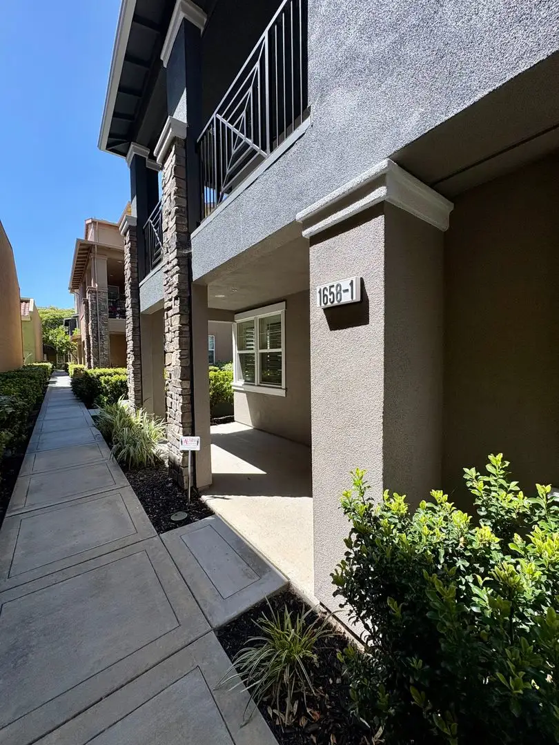 1658 N Pole Pl San Jose, CA 95124 photo 2