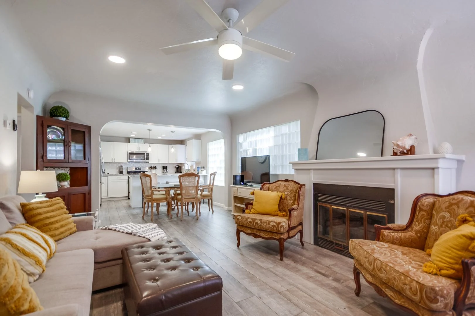 824 Island Ct