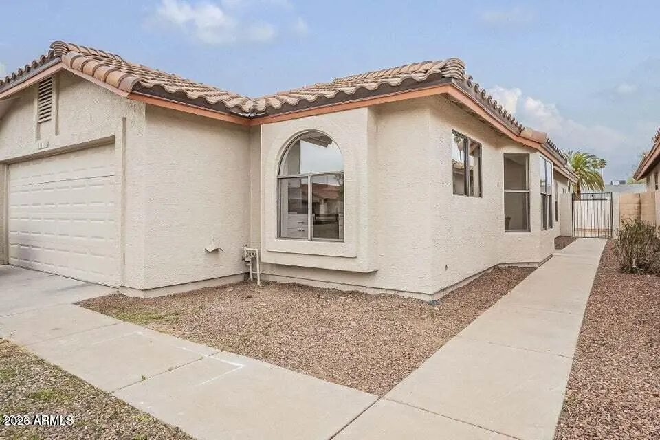 1 Bedroom Condo  (Move in Special!!) photo 3