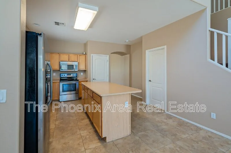 44299 W Oster Dr photo 5