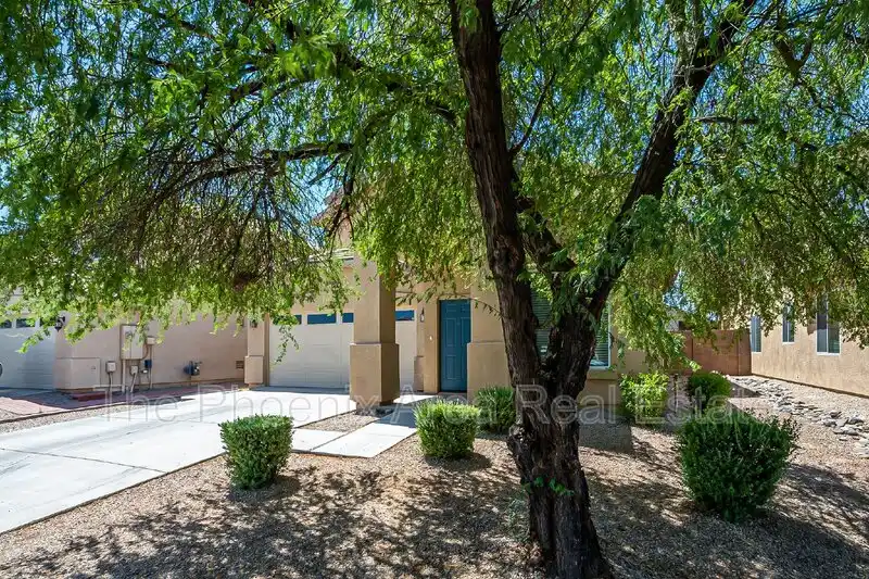 44299 W Oster Dr photo 3