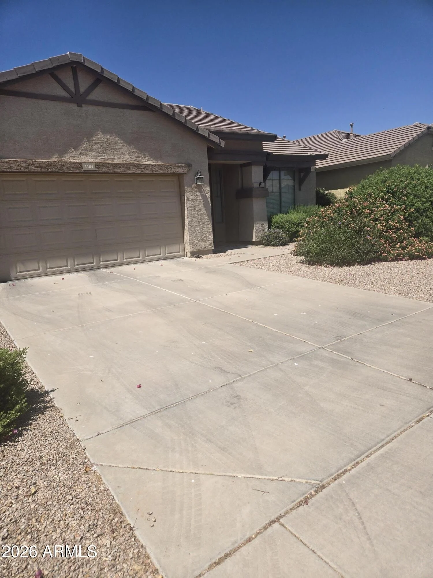 1184 W DESERT HOLLOW Drive photo 2