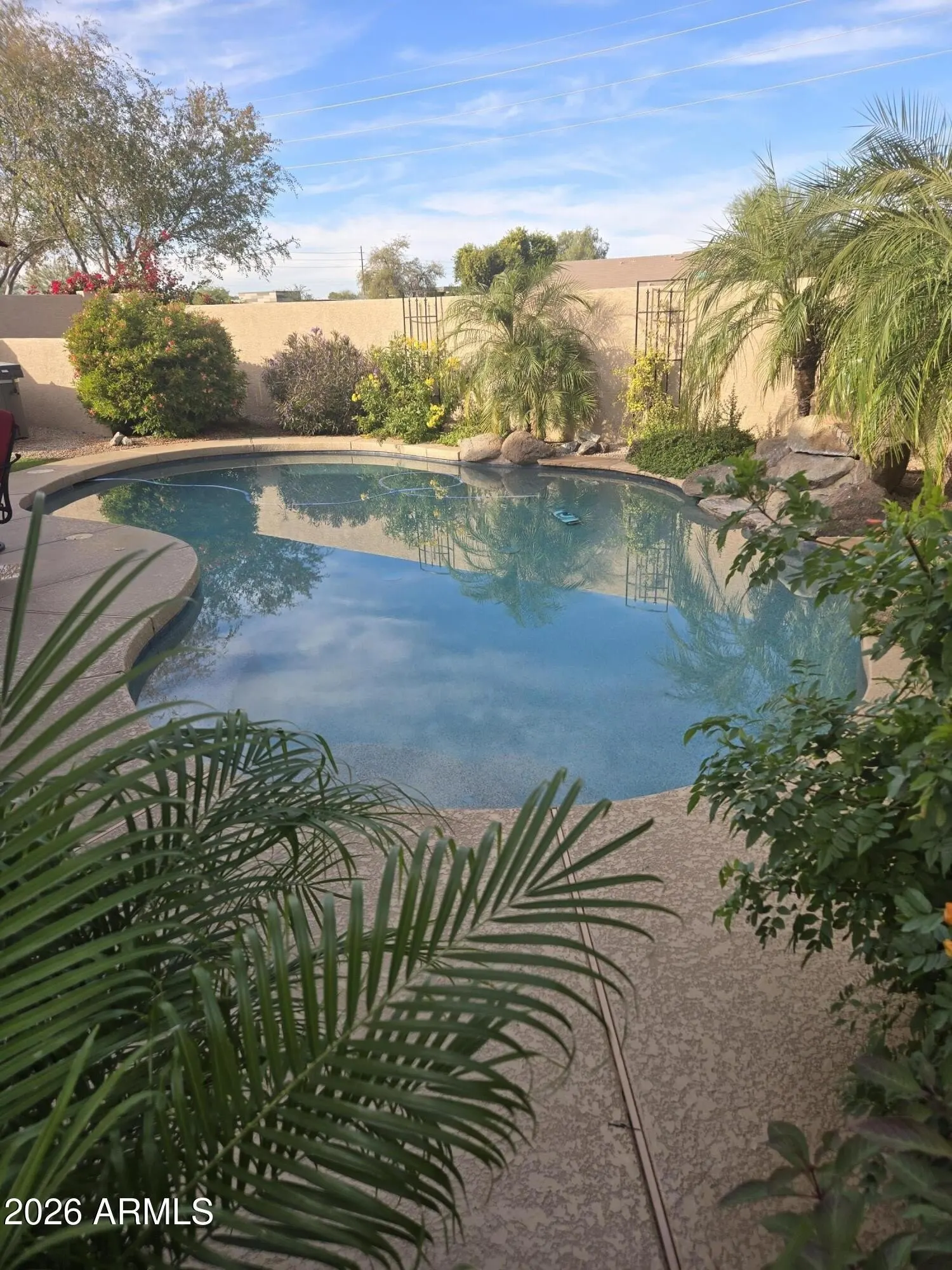 1184 W DESERT HOLLOW Drive