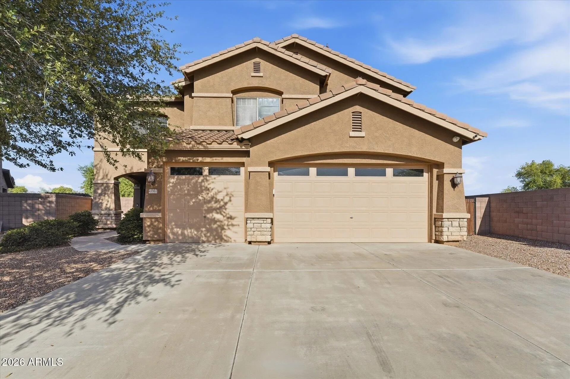 43967 W SCENIC Drive photo 2