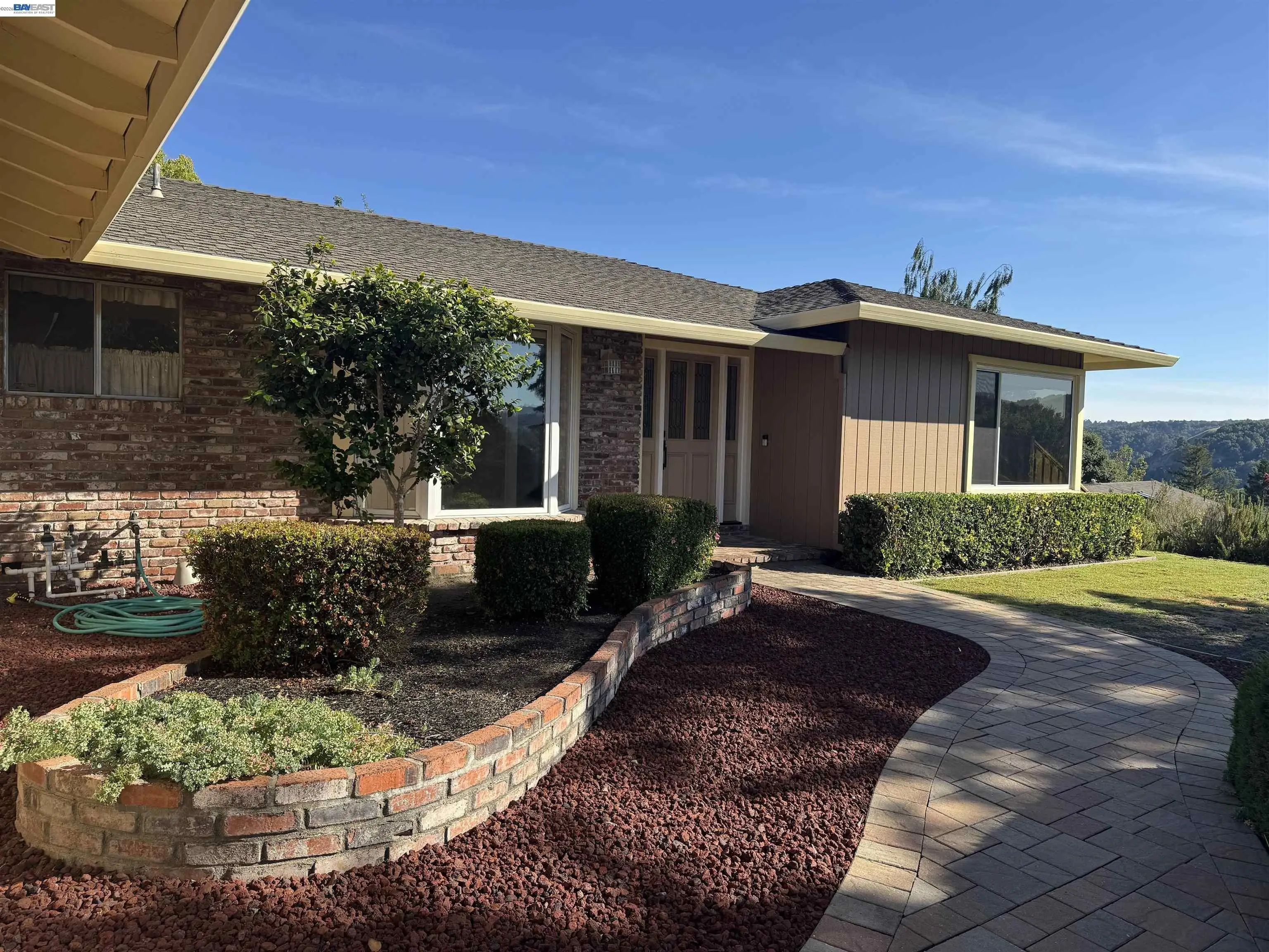 1088 Country Club Dr photo 3