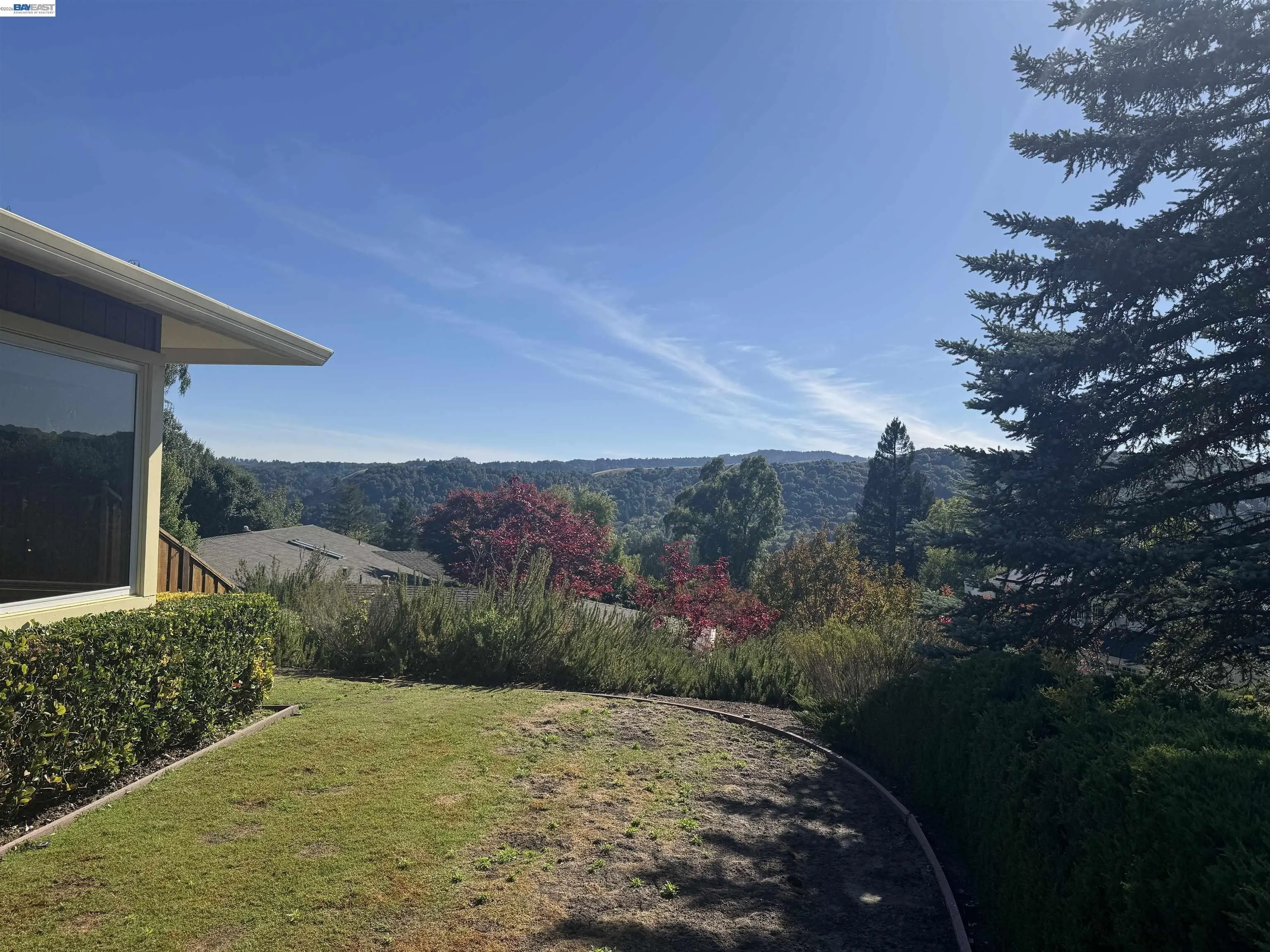 1088 Country Club Dr photo 4