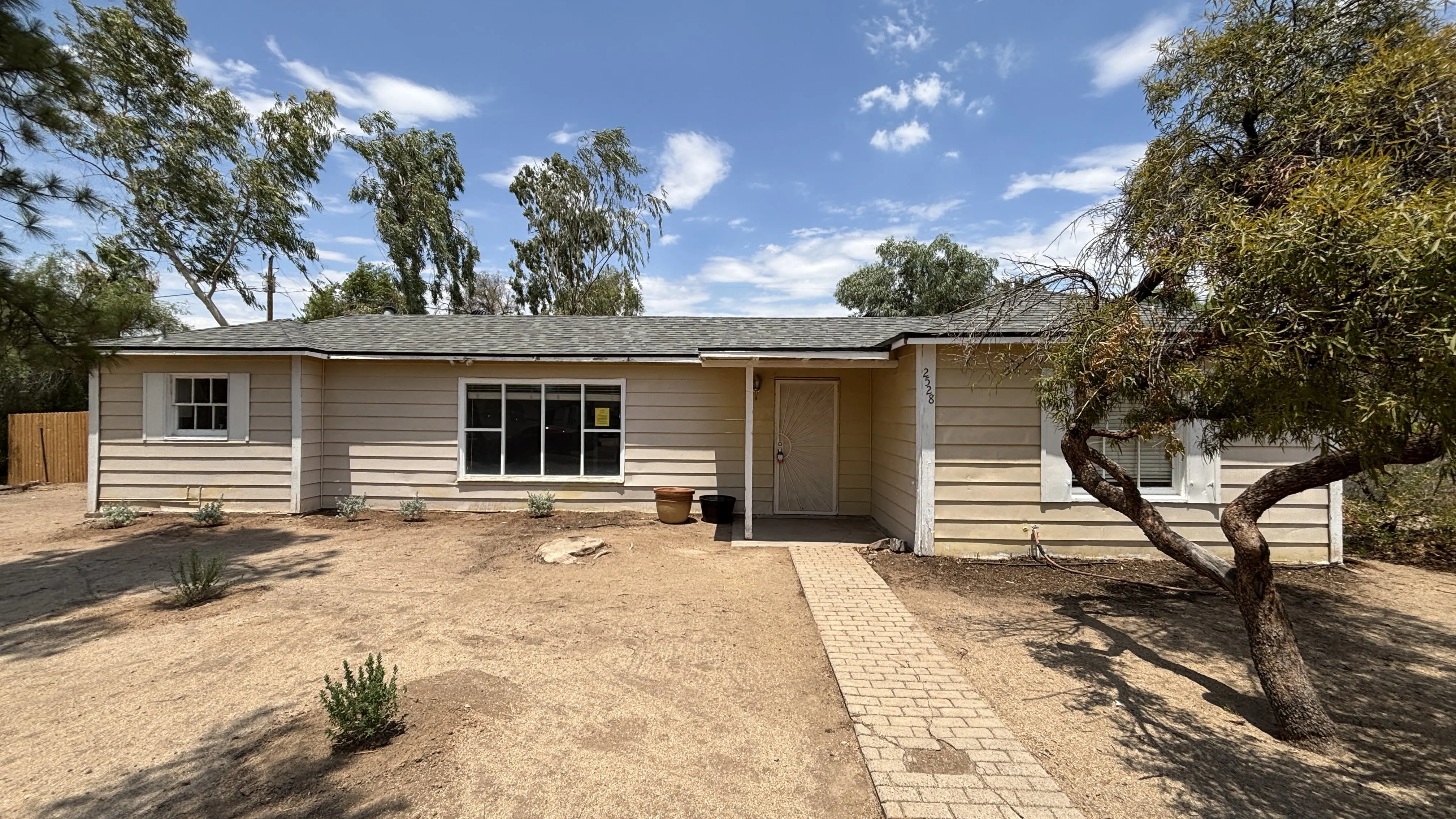 2528 E Hartford Ave Phoenix, AZ 85032 photo 2