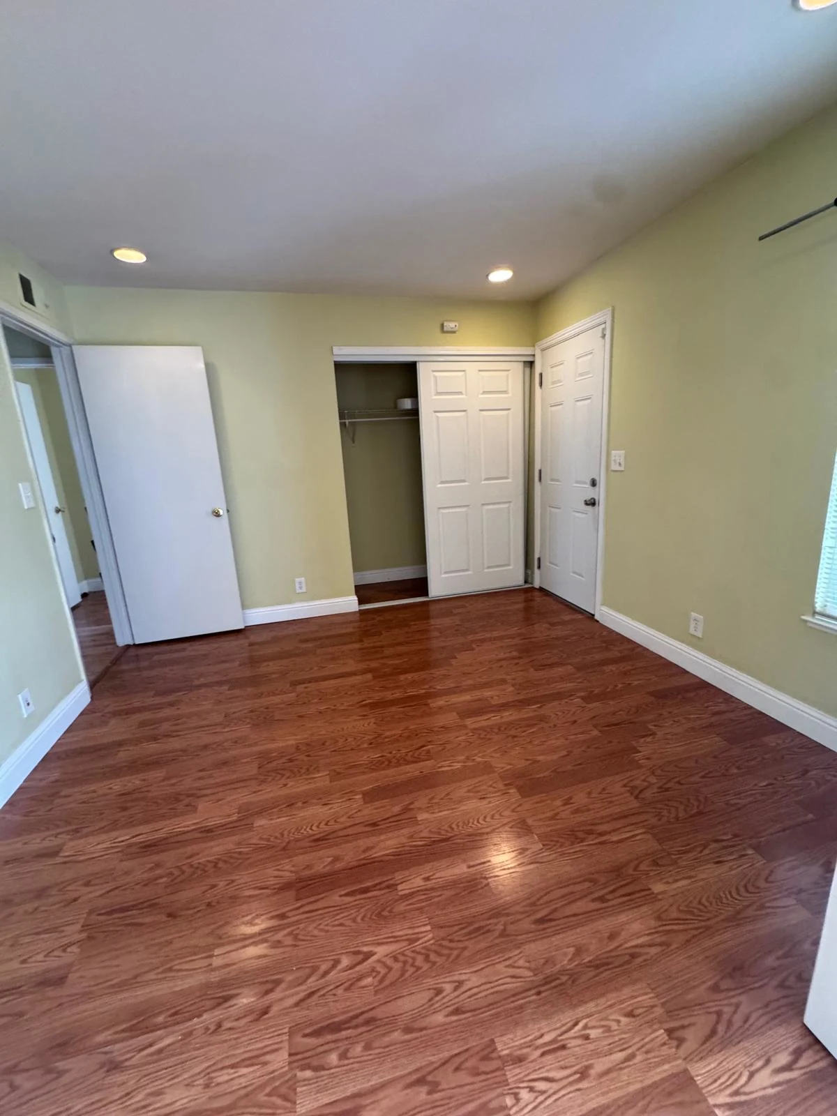 3380 Alder Ave photo 3