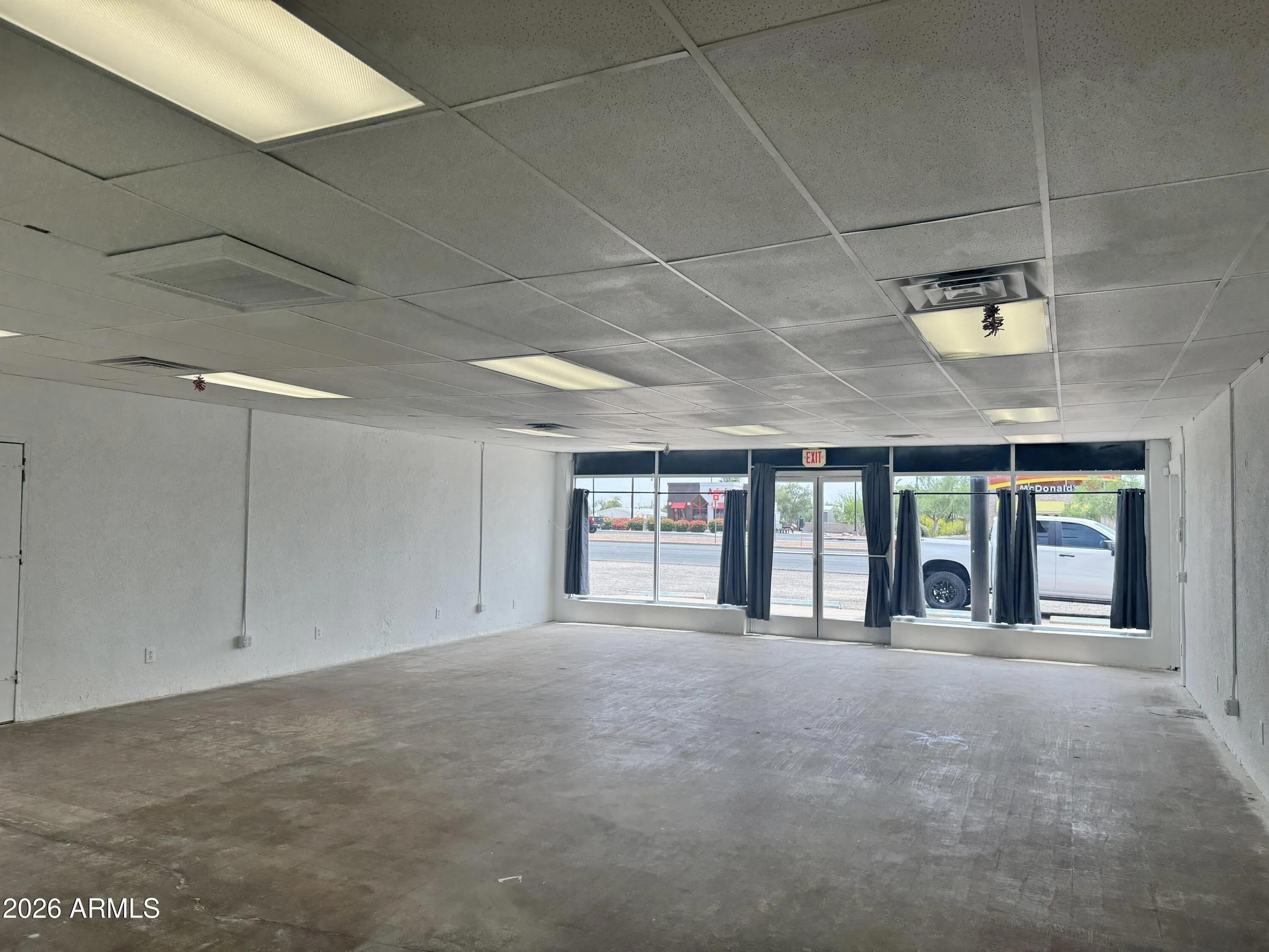 105 N DELAWARE Drive photo 3