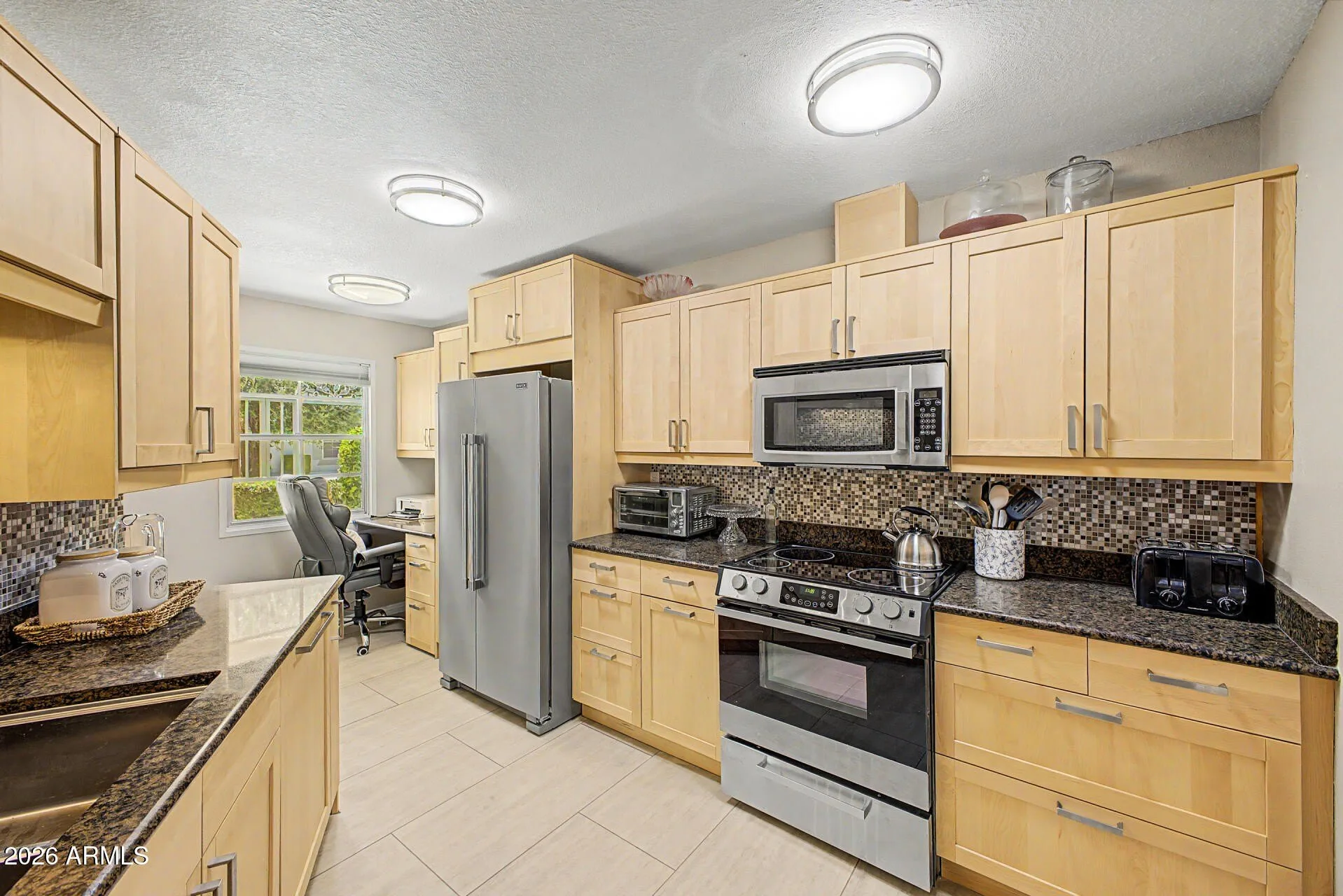 10454 W Palmeras Dr Sun City, AZ 85373 photo 2