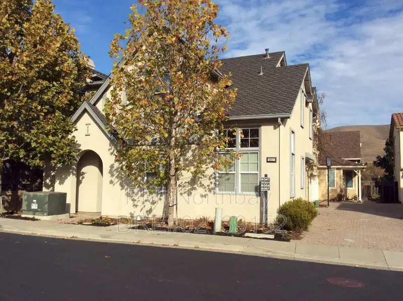 6347 Newhaven Ln Vallejo, CA 94591 photo 2
