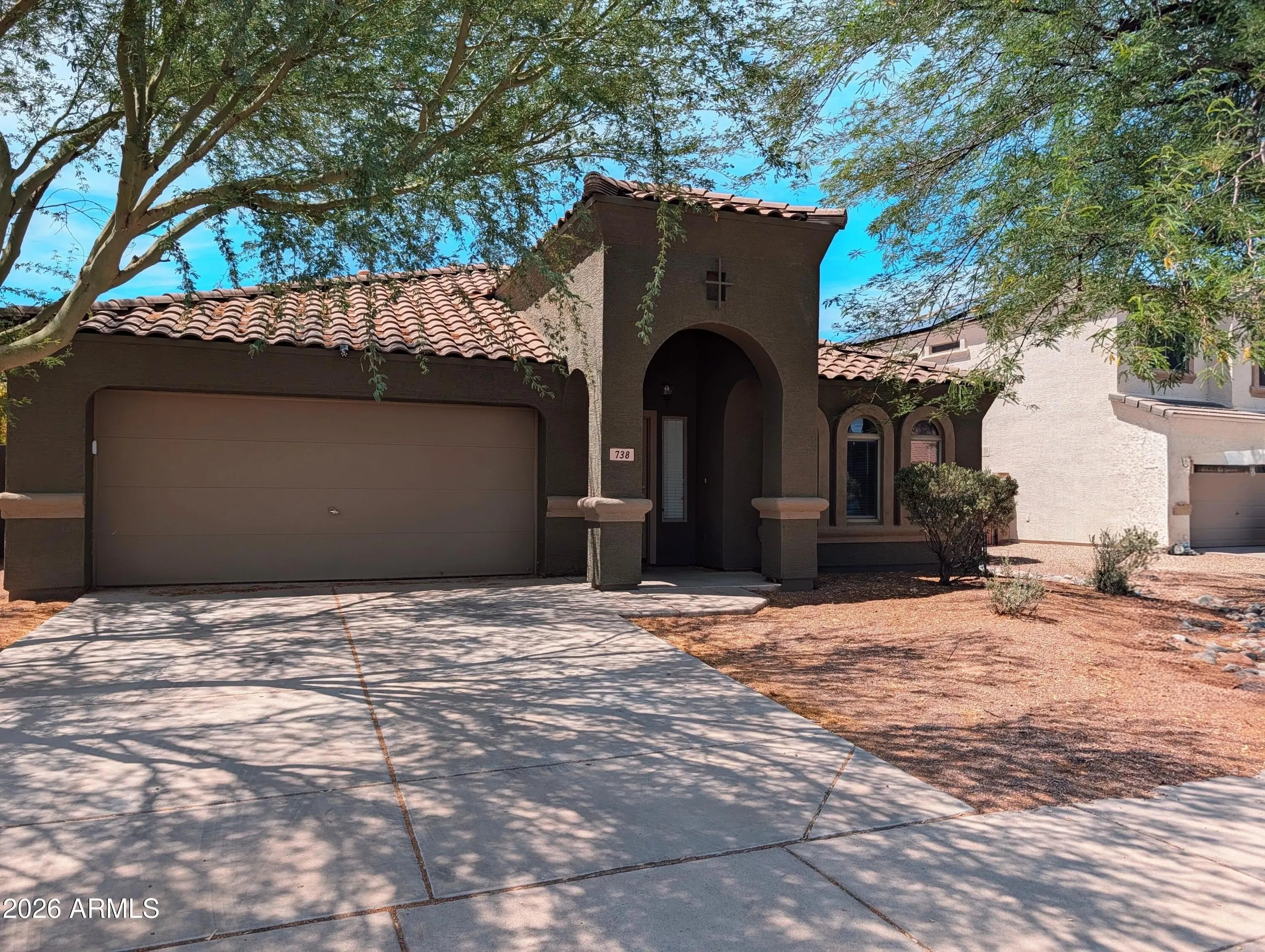 738 E Saddle Way San Tan Valley, AZ 85143 photo 2