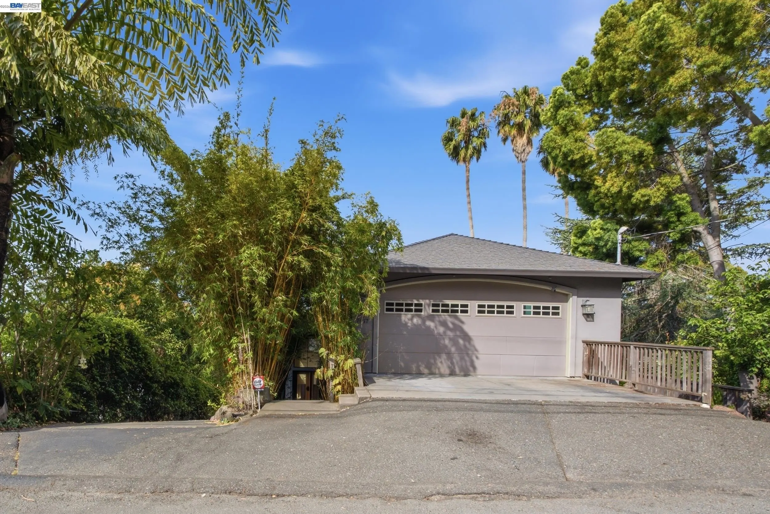 7957 Michigan Ave Oakland, CA 94605 photo 2
