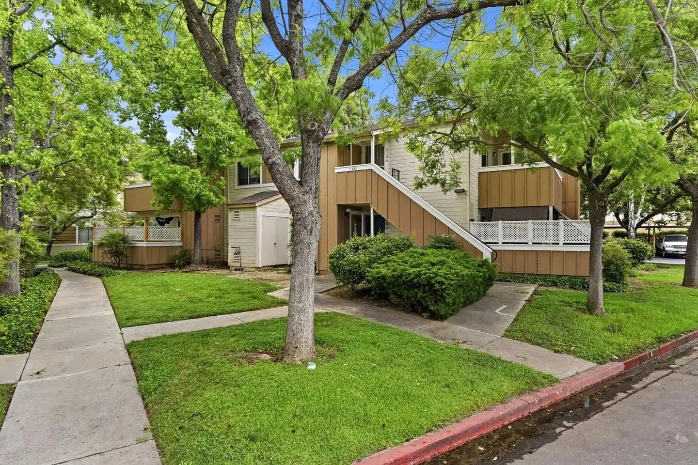2386 Balme Dr photo 5