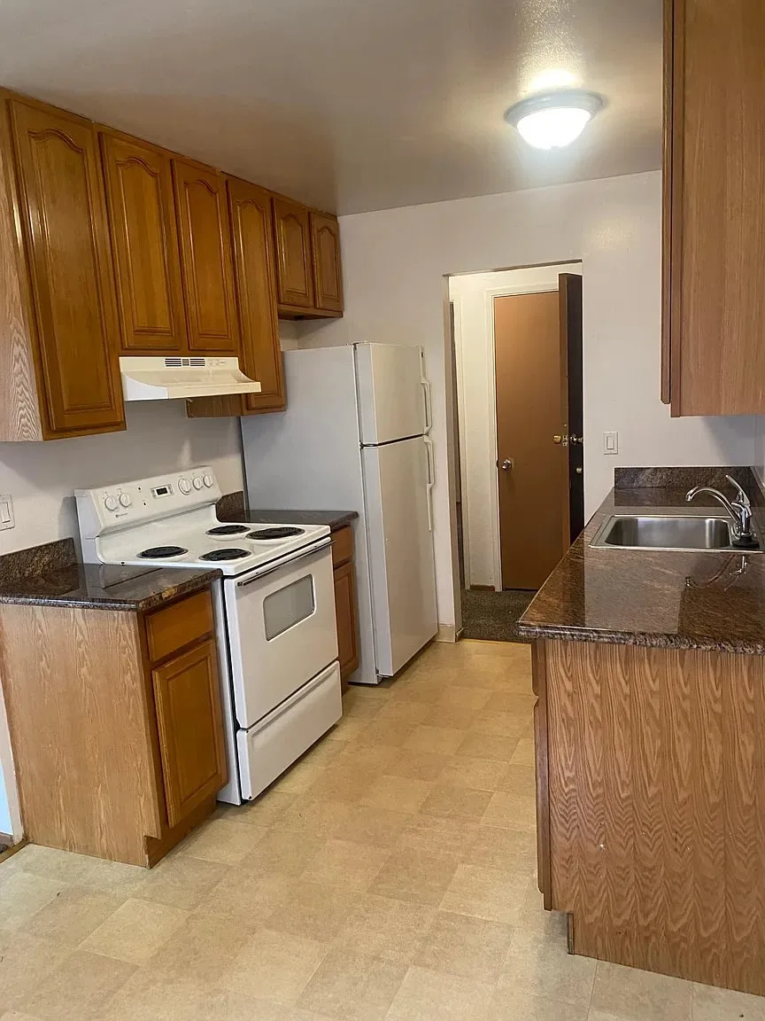 667 Villa St Apt 2 photo 5