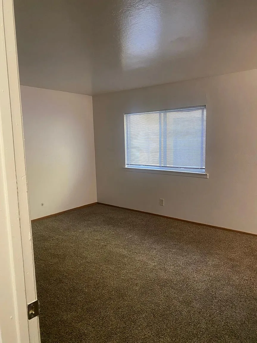 667 Villa St Apt 2 photo 4