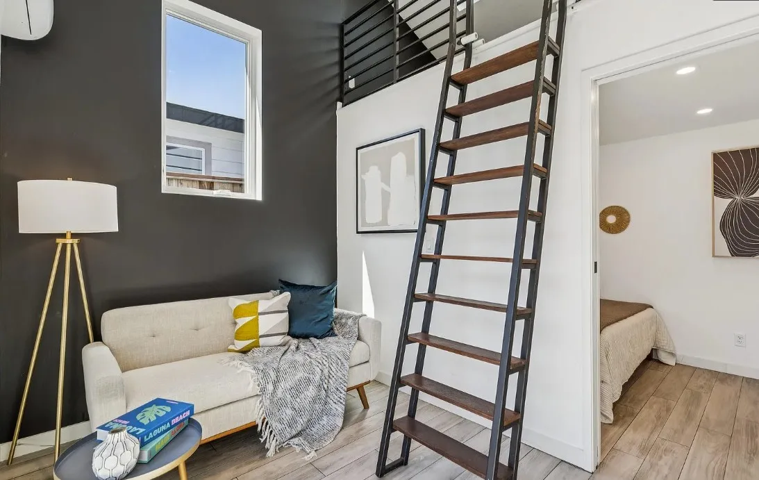 1548 Havenscourt Blvd photo 2