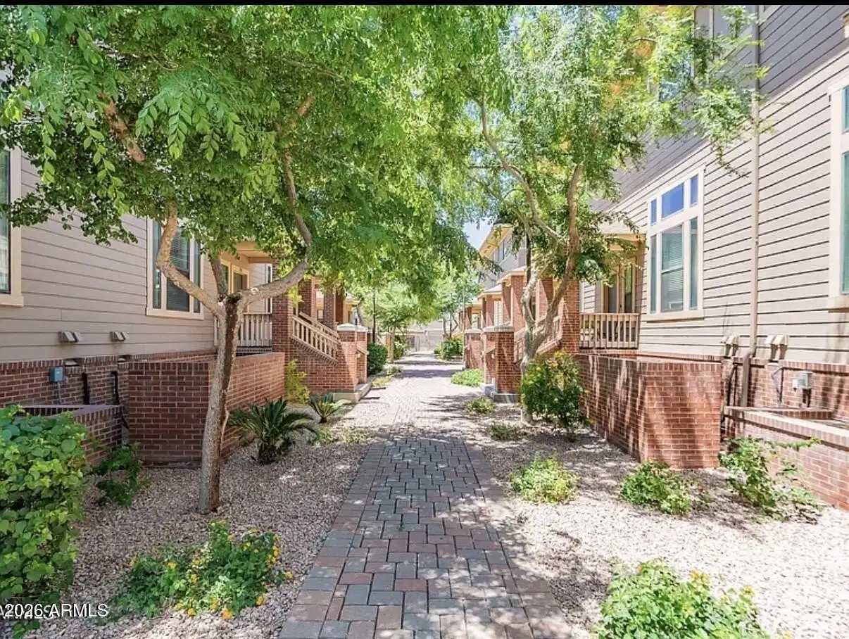 724 S BECK Avenue photo 3