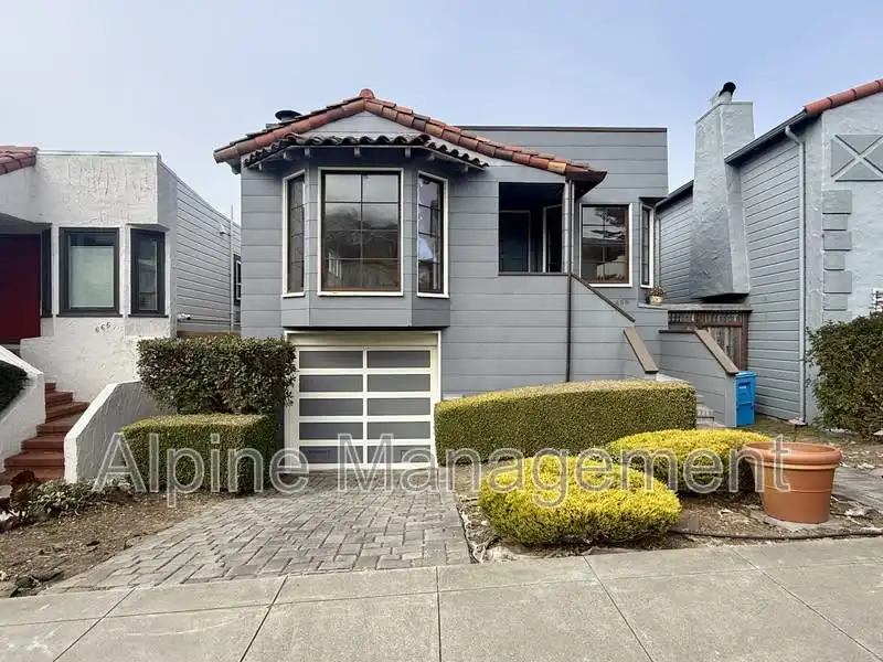 658 Rockdale Dr San Francisco, CA 94127