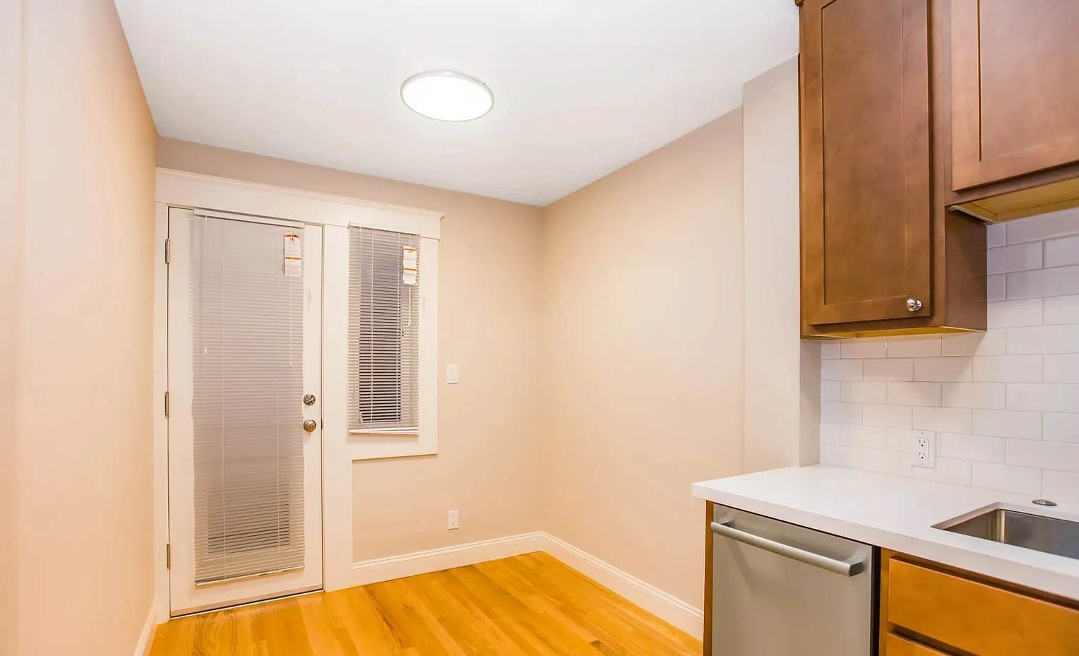 282 Linden St photo 3
