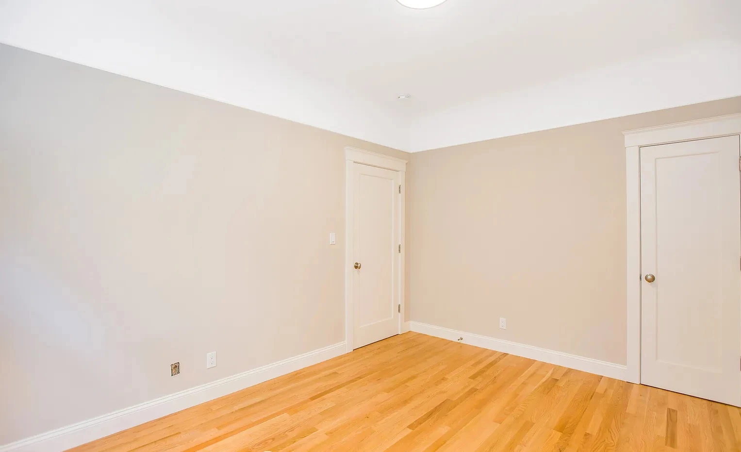 282 Linden St photo 4