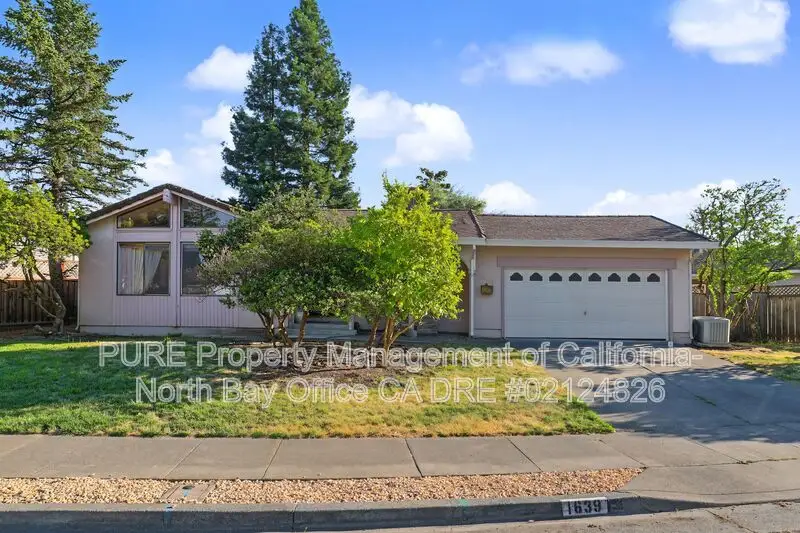 1639 Calavaras Dr Santa Rosa, CA 95405